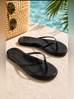 Solei Sea Black Woven Around Town Flip Flops Size 9